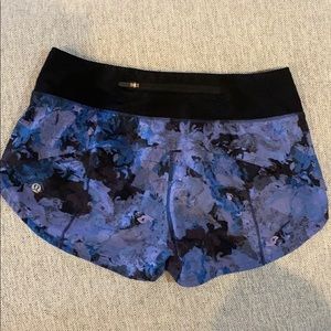 RARE LULULEMON PRINT SPEED SHORTS!